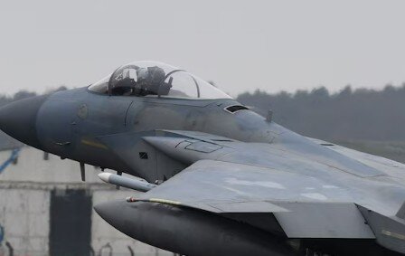 La historia del aviador estadounidense que fue derribado dos veces en cuestión de 30 días