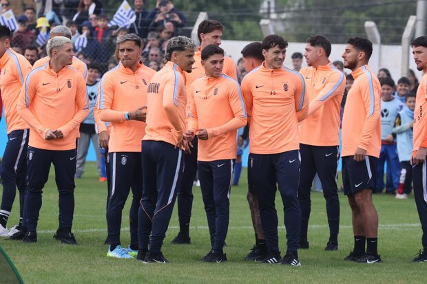 Ministro de Economía contó en Francia cuál es el gran secreto del fútbol uruguayo