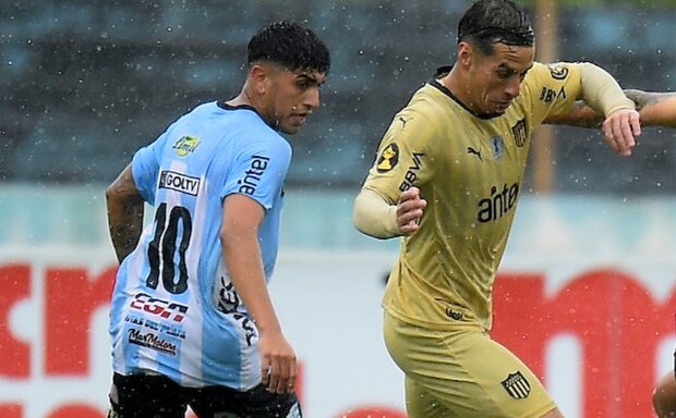 Intermedio: Peñarol visita a Cerro sin hinchas en el Tróccol