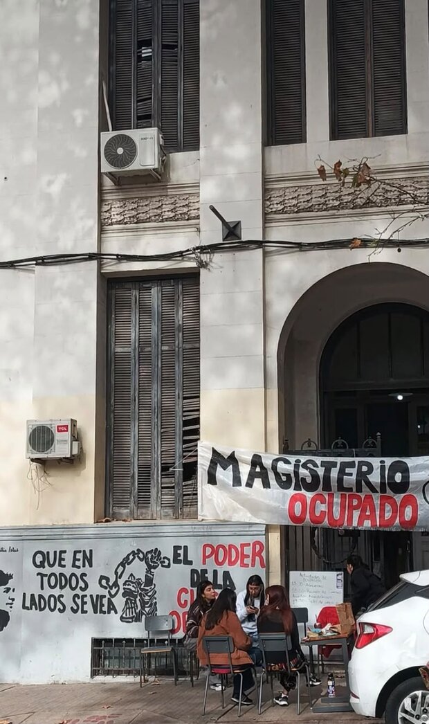 Estudiantes ocupan el Centro de Magisterio por cambios en el