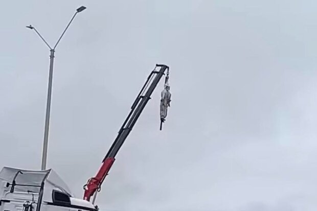 Apareció un muñeco ahorcado en paro de camioneros en Paysand