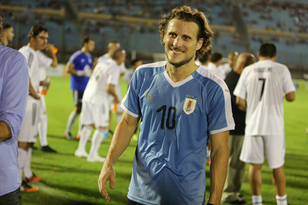 “Uruguay tiene que pasar el grupo, no hay excusas”: Forlán p