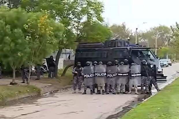 Operativo de la Guardia Republicana en el barrio Borro. Foto: captura Telemundo