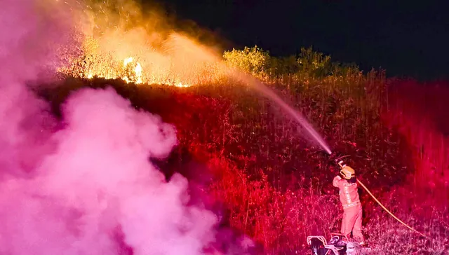 El cielo arde