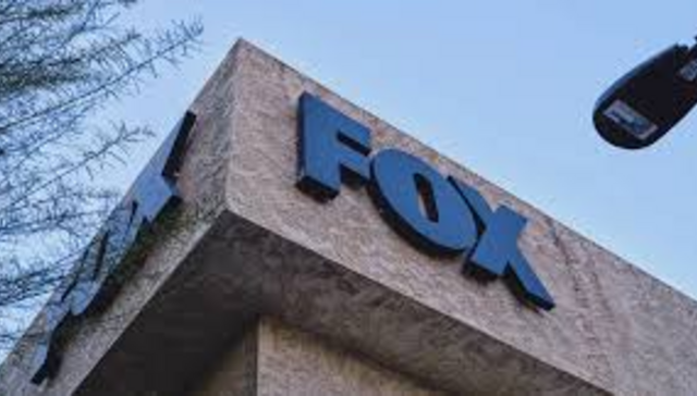 Acciones de Fox se desploman 16,56% tras compra de Roku