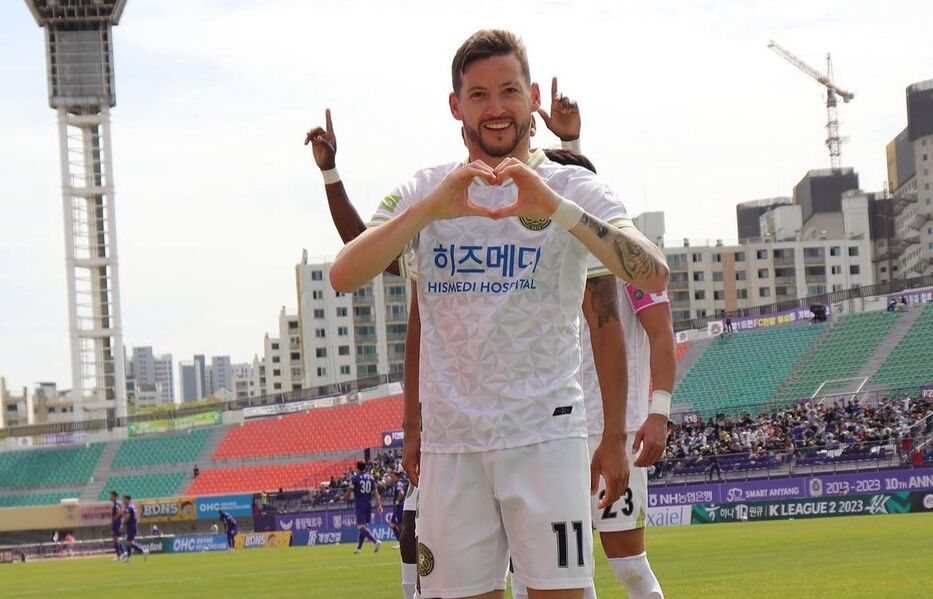 Pablo González jugando en Gimpo FC de Corea del Sur. Foto: Instagram @pablogonzalezz10