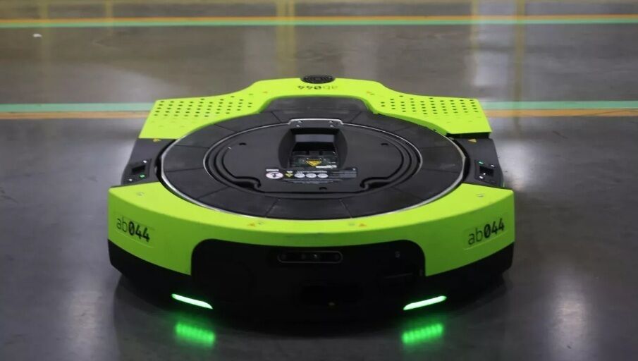 Amazon presenta una nueva generación de robots para sus almacenes europeos