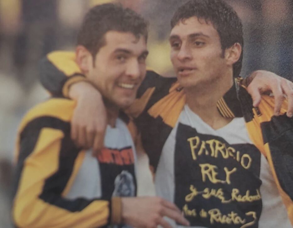 La huella del Indio Solari en el fútbol uruguayo: tribunas, murales y camisetas
