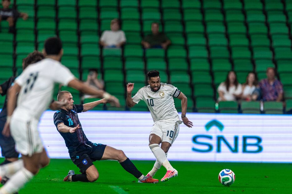 Arabia, primer rival de Uruguay, goleó en partido amistoso que estuvo dos horas suspendido