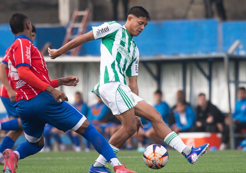 Intermedio: Central Español y Racing están empatando sin goles en el Parque Palermo