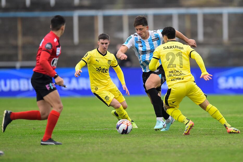 Intermedio: Cerro y Peñarol están empatando 0-0 en el Tróccoli, a puertas cerradas
