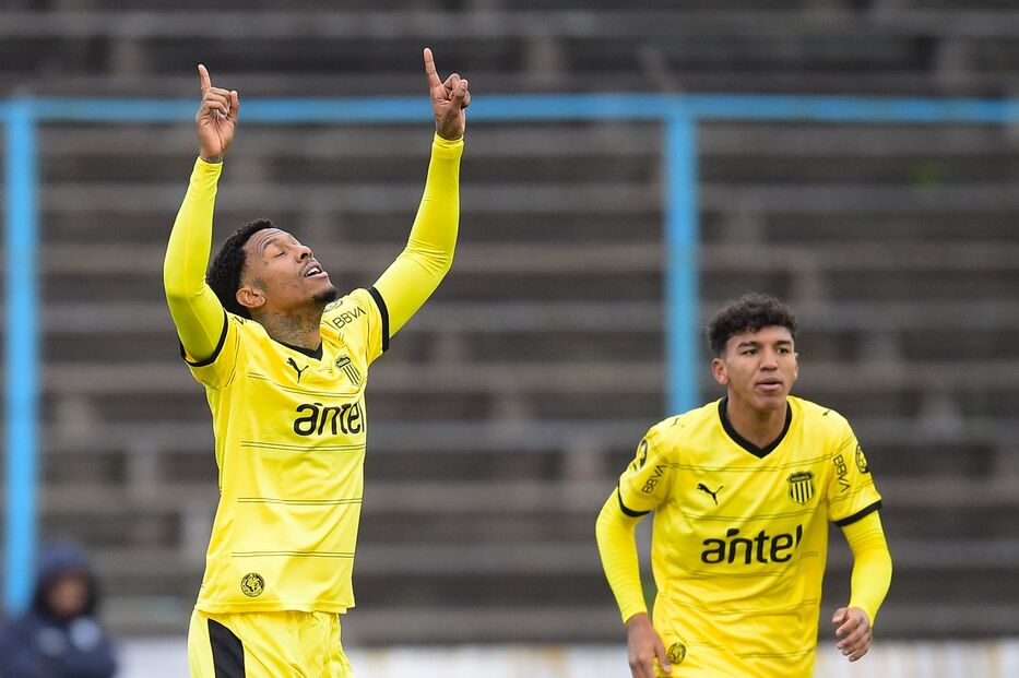 Intermedio: Peñarol le ganó a Cerro 1-0 en el Tróccoli y lidera su grupo en solitario