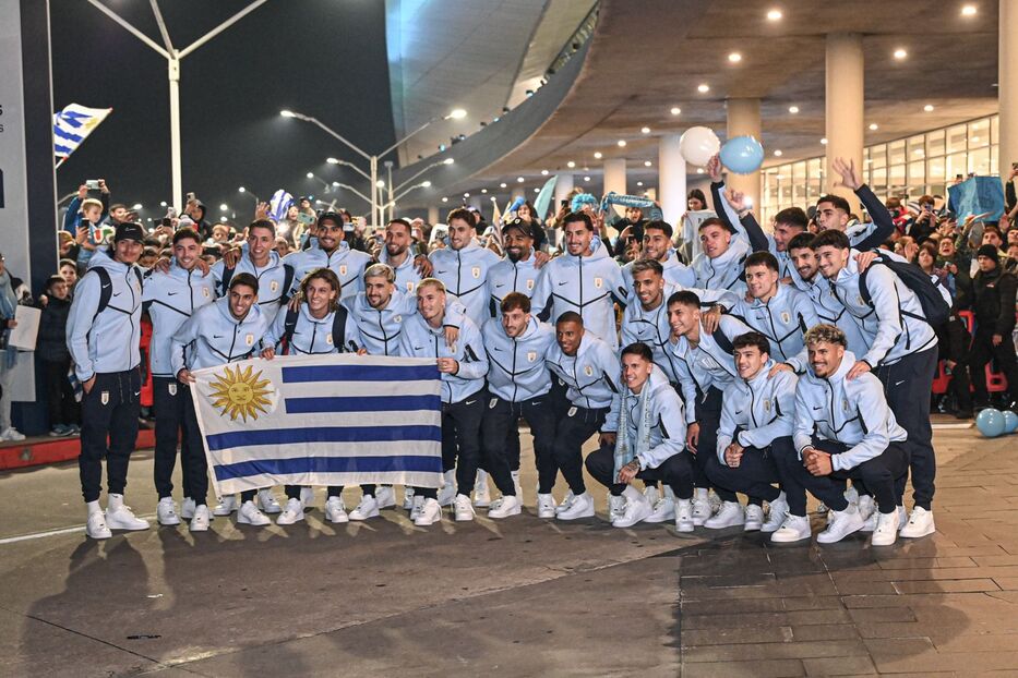 “No pensé que viniera tanta gente”: Uruguay viajó al Mundial y lo despidió una multitud
