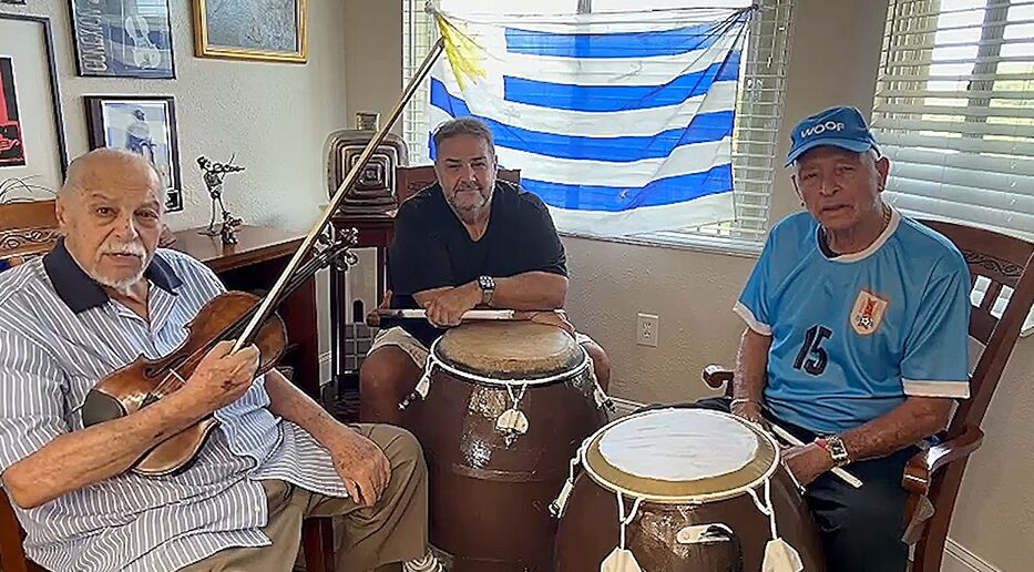 El “Uruguayos campeones” para la selección en un trío de violín y repique desde Miami
