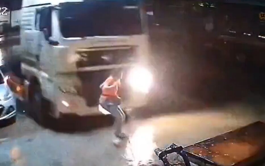Camionero despechado jugó al “gato y ratón” con pistera de estación hasta que la embistió