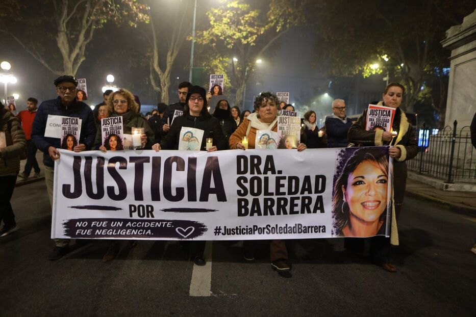 “No fue un accidente” y carta para Orsi: marcharon en Montevideo por pediatra fallecida