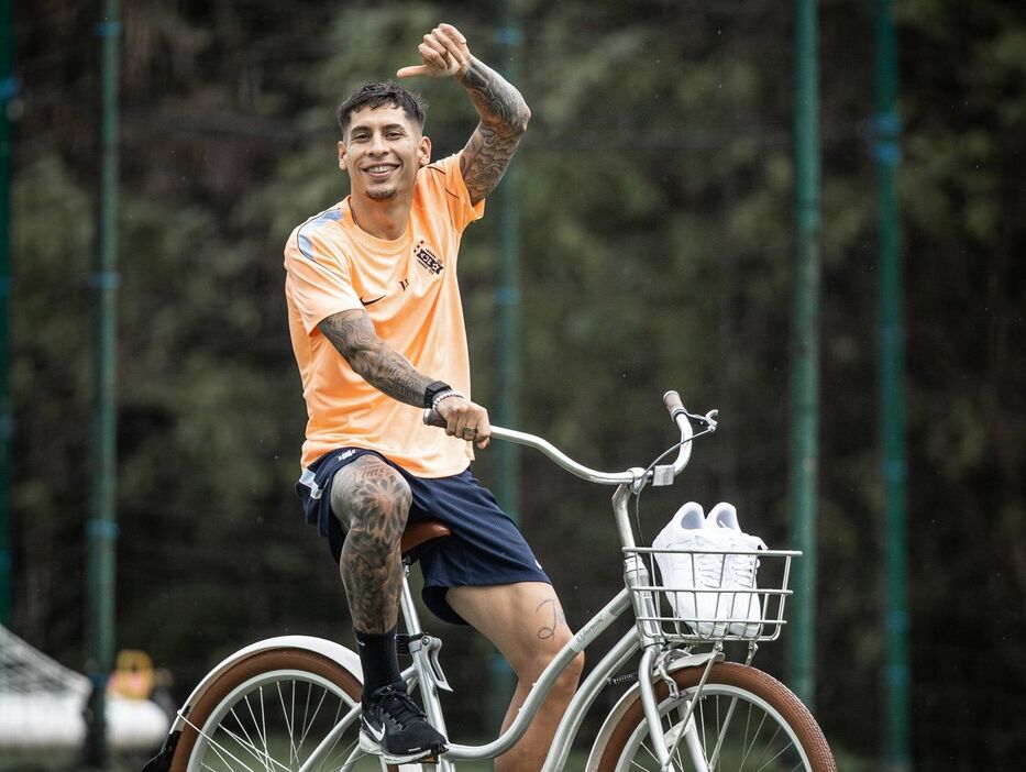 Mundial: Reconocido influencer francés se jactó de colarse a la concentración de Uruguay