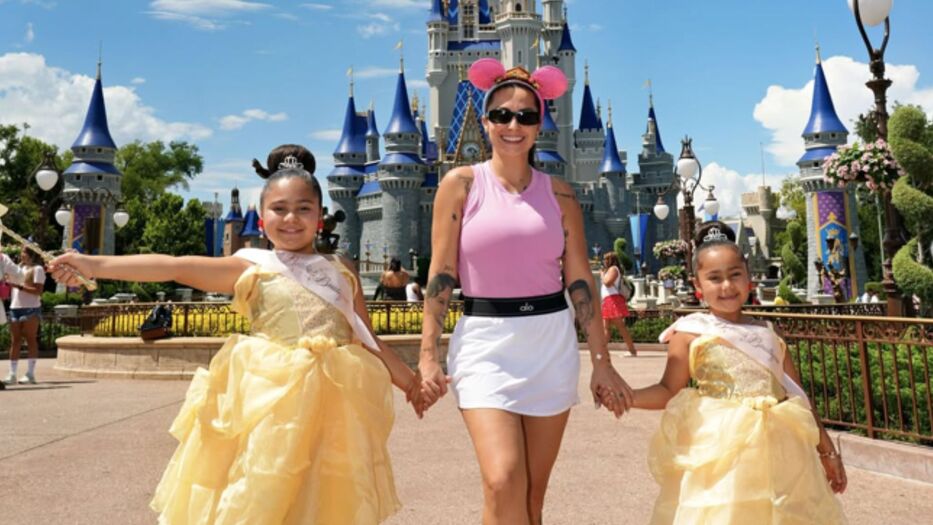 Las tiernas vacaciones de Vanesa Britos y sus hijas en Disney antes del debut celeste