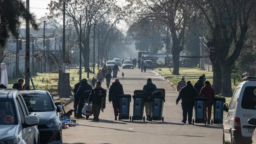 Intendencia de Montevideo dio más de mil contenedores intradomiciliarios en Bella Italia