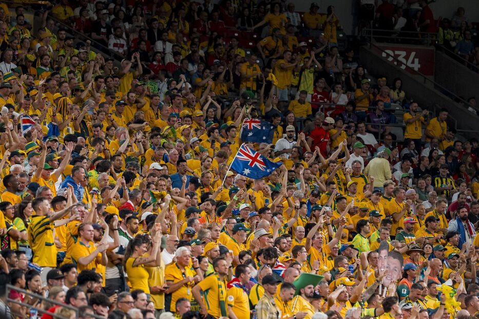 Euforia: hinchas australianos celebraron tras la victoria de su selección 2-0 ante Turquía