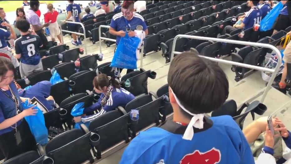 Una vez más: los hinchas japoneses limpiaron las tribunas tras el partido con Países Bajos