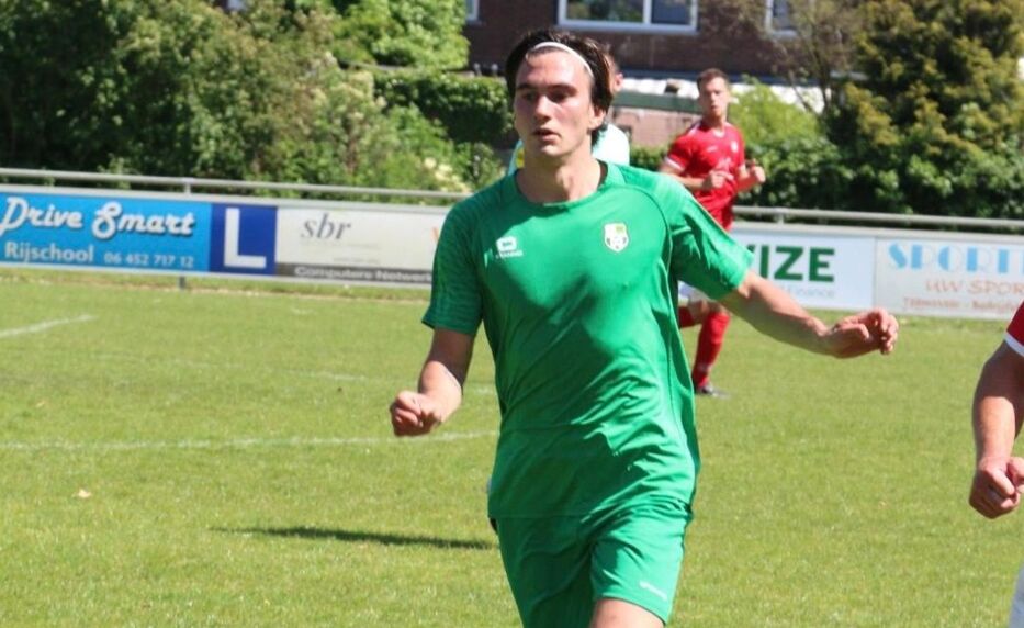 Tomás Echevarría jugando en el Groen Wit de Países Bajos. Foto: Cedida a FútbolUy