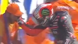 Moto GP: Marco Bezzecchi golpeó a un comisario, fue excluido de la carrera y se disculpó