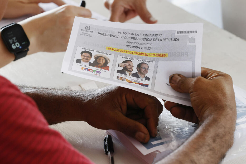 Petro vota por última vez como presidente y garantiza la transferencia del poder