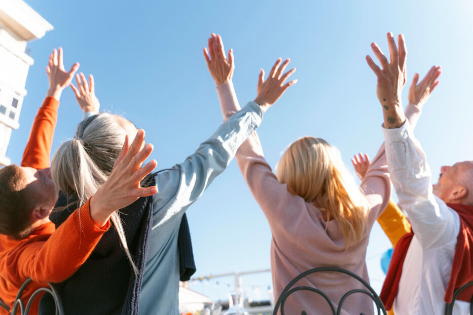 Felicidad, un rato con amigos. Foto: Freepik
