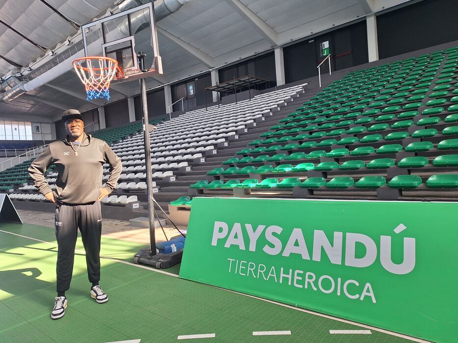 Cliff Morgan en el Estadio 8 de Junio de Paysandú. Foto: Pedro Dutour.