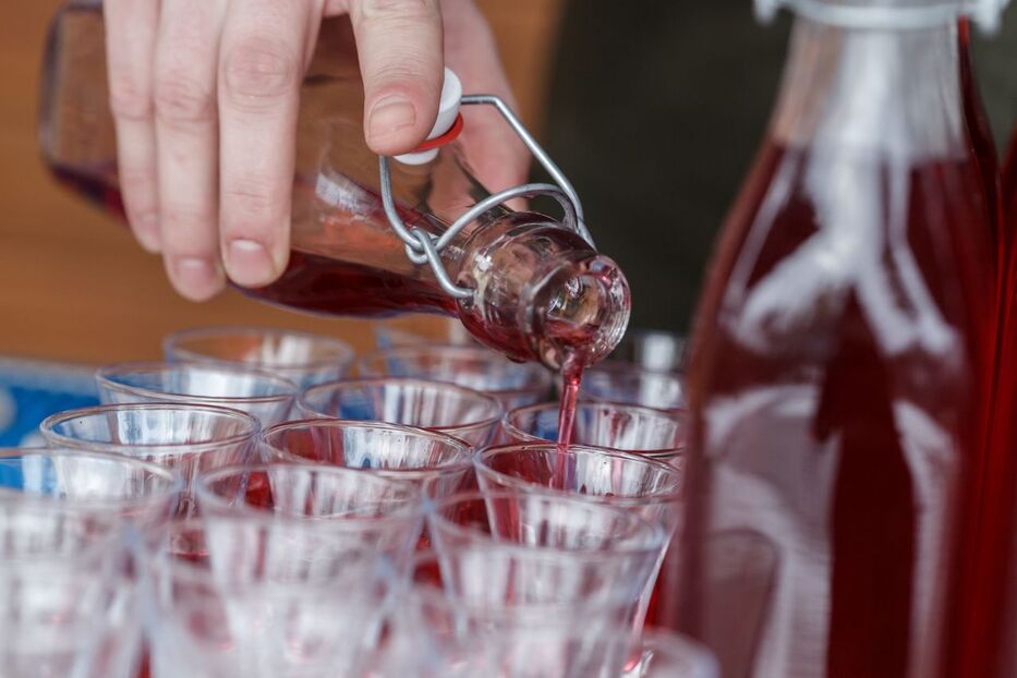 La kombucha se obtiene fermentando té azucarado con un Scoby. Foto: Pexels