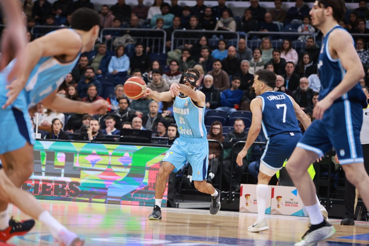 Básquet: Uruguay cayó 76-91 con Argentina de local pero el sueño mundialista sigue intacto