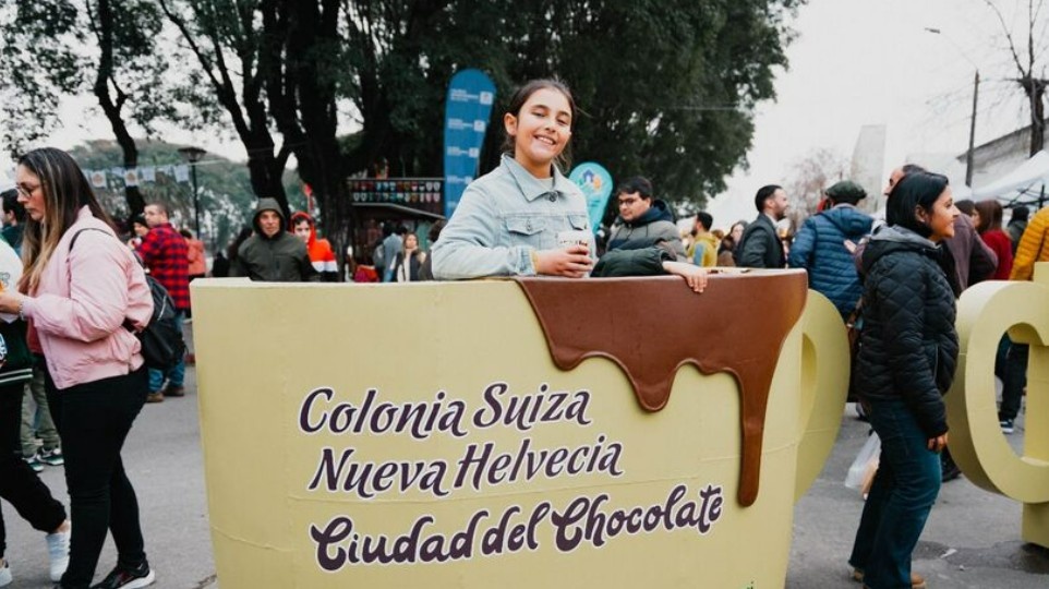 El pueblo suizo de Uruguay prepara su gran cita con 2.000 litros de chocolate caliente