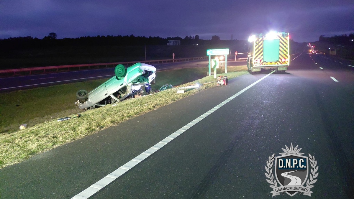 Un hombre murió y otro resultó herido tras despiste y vuelco en Canelones este sábado