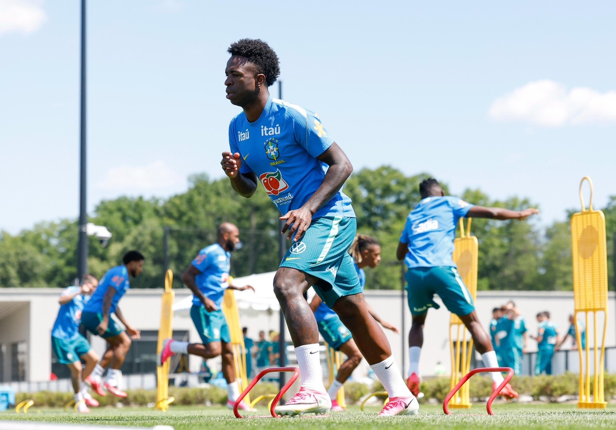 Mundial 2026: Vinicius llegó último al entrenamiento de Brasil, entre abucheos y aplausos