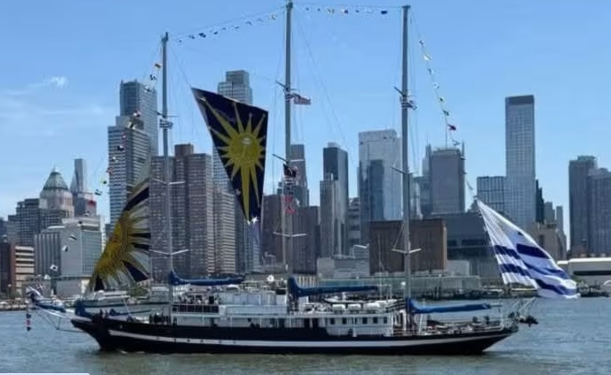 El Capitán Miranda participó en la mayor revista naval de EEUU por 250 años de este país