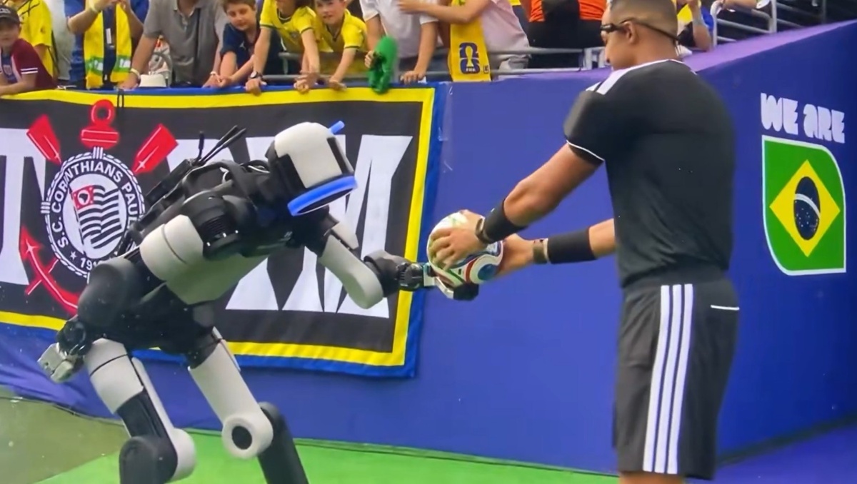 Atlas, el robot que celebra goles como Kane y Haaland robó miradas en el Noruega – Brasil