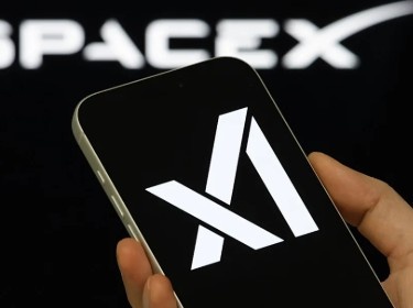 SpaceXAI: así se llama ahora la empresa que unió la IA y los cohetes de Musk