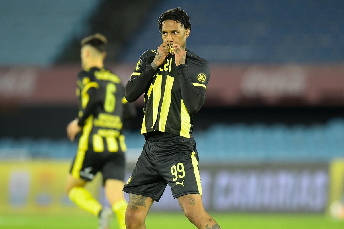 Peñarol recupera jugadores para el sábado. Por Abel Hernández “se temía algo peor”