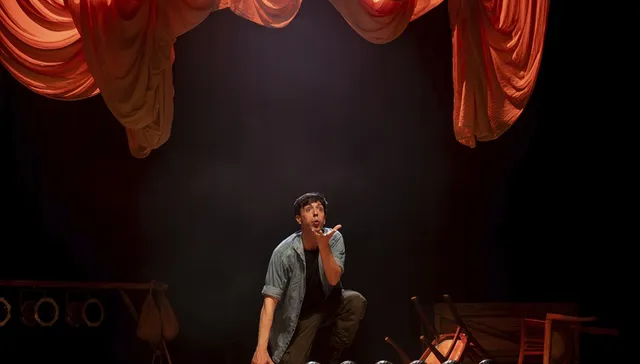 Actor actuando que actúa