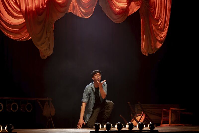 Emiliano Dionisi, autor de “El brote”: el Teatro Solís “me da una envidia muy sana”