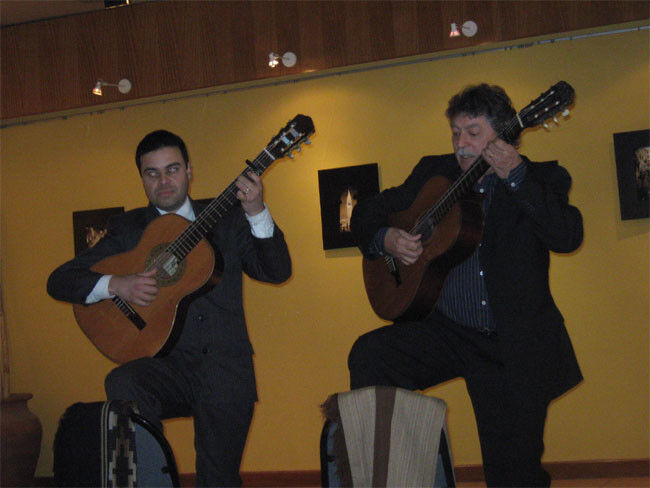 Gabriel Luceno (izq) y Juan Carlos López durante la presentación en Montevideo del libro 'El humor es cosa Soria', de Abel Soria, en agosto de 2010. Montevideo Portal