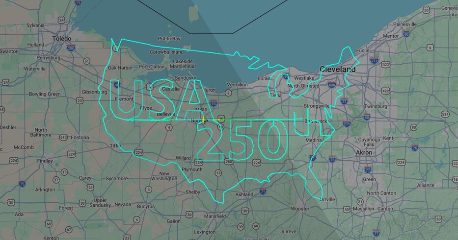 Piloto dibujó el mapa de Estados Unidos con su vuelo por los 250 años de la independencia