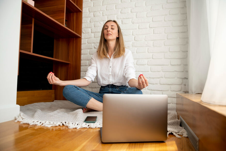 Encuentro de mindfulness online y gratis para reconocer ansiedad y favorecer descanso