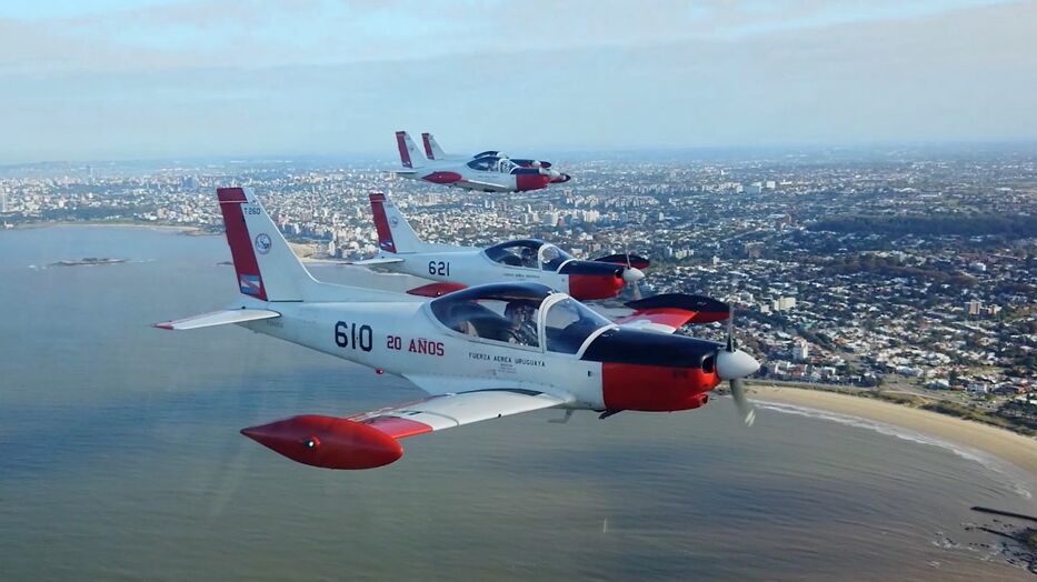 “Con los pies en la tierra”: nuevo audiovisual de la Fuerza Aérea Uruguaya