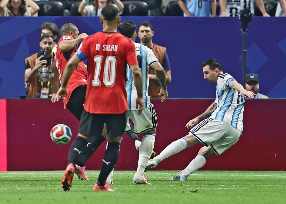 Argentina: empresa dejó salir a empleados para ver el partido y los echó durante el juego