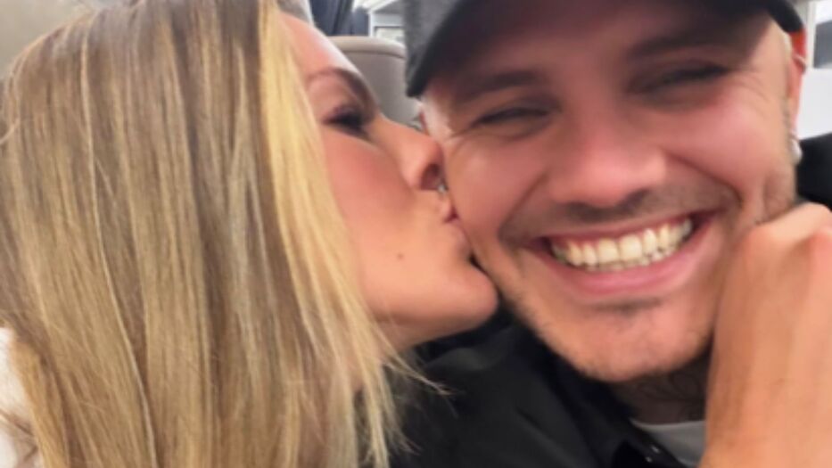 La China Suárez y Mauro Icardi viajaron a Miami: la romántica postal en el avión