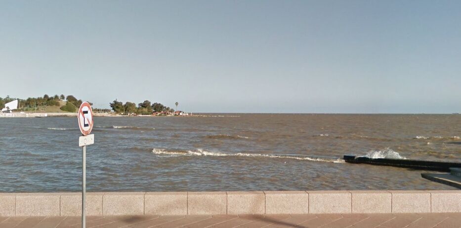 Investigan hallazgo de cuerpo flotando frente a la rambla del Parque Rodó
