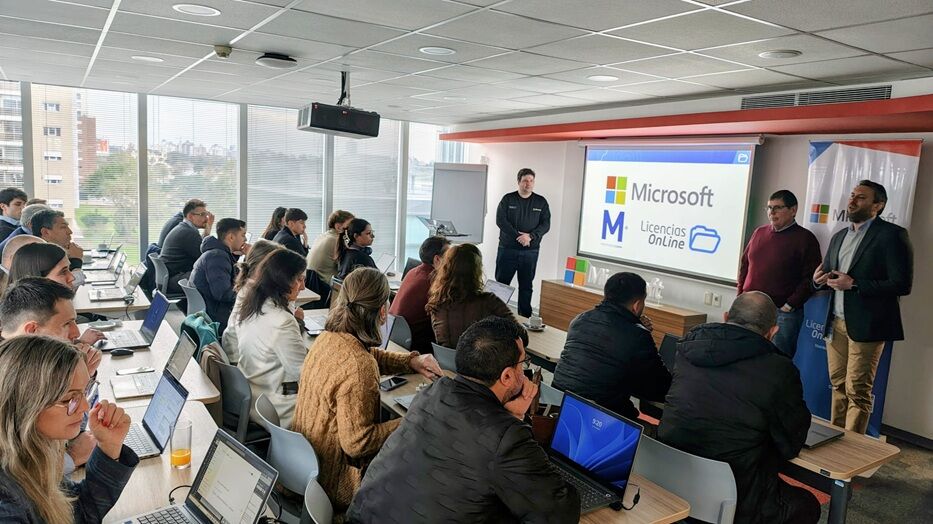 Cómo llevar la IA al trabajo: el workshop de Microsoft, Licencias OnLine y Montevideo COMM