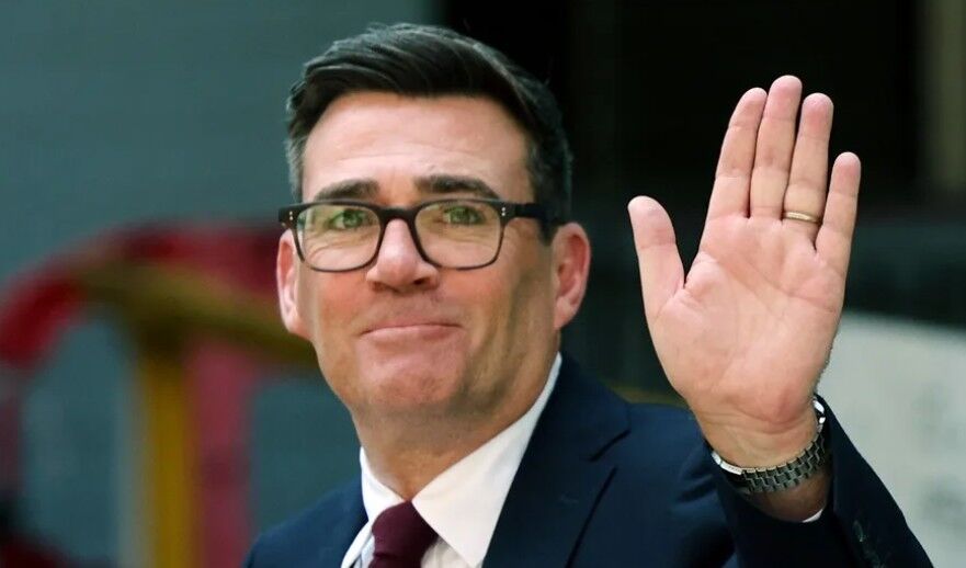 Andy Burnham asume como primer ministro británico y promete un plan para la transformación
